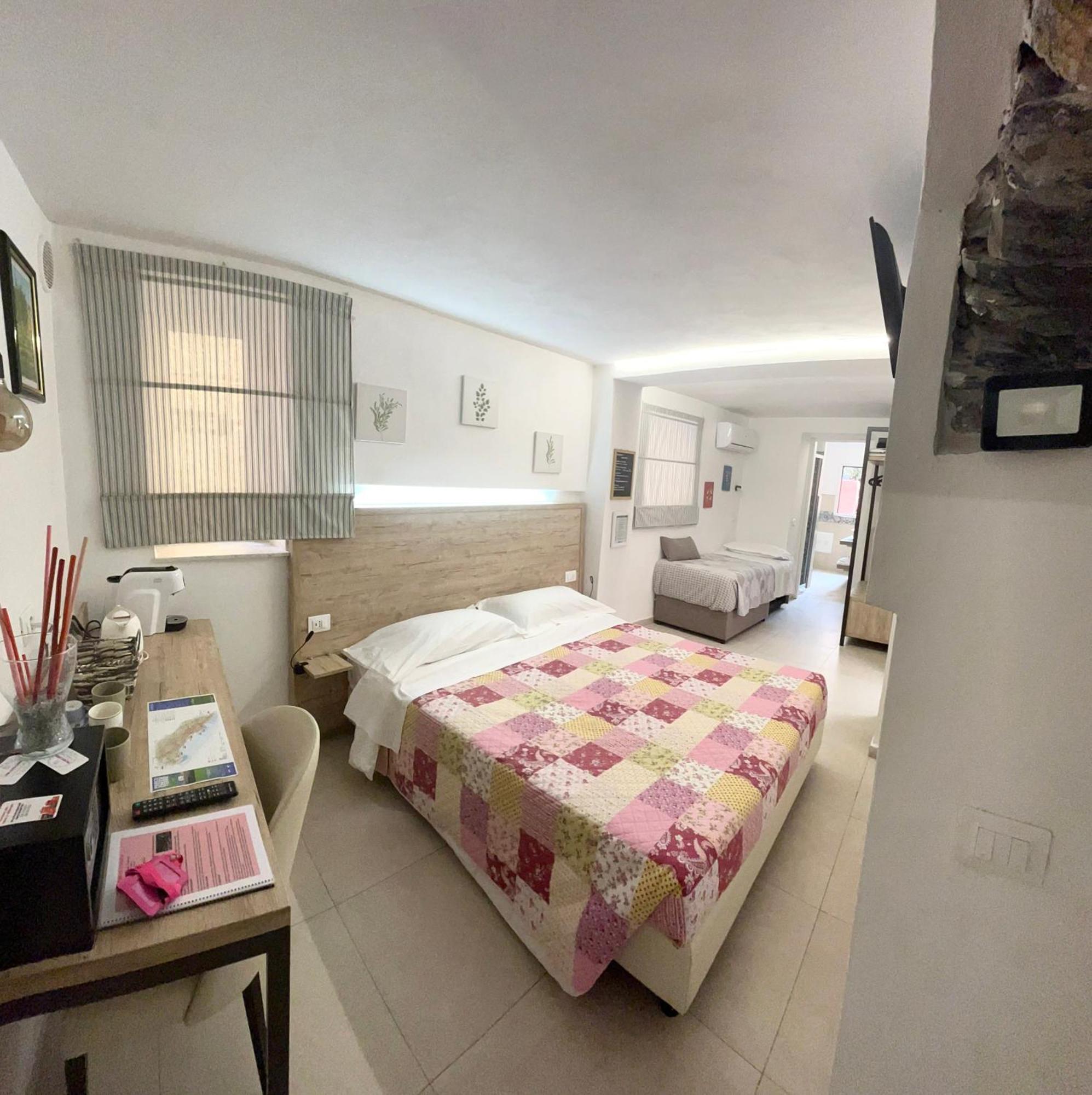 Pink House Garden Hotel Monterosso al Mare Exterior photo